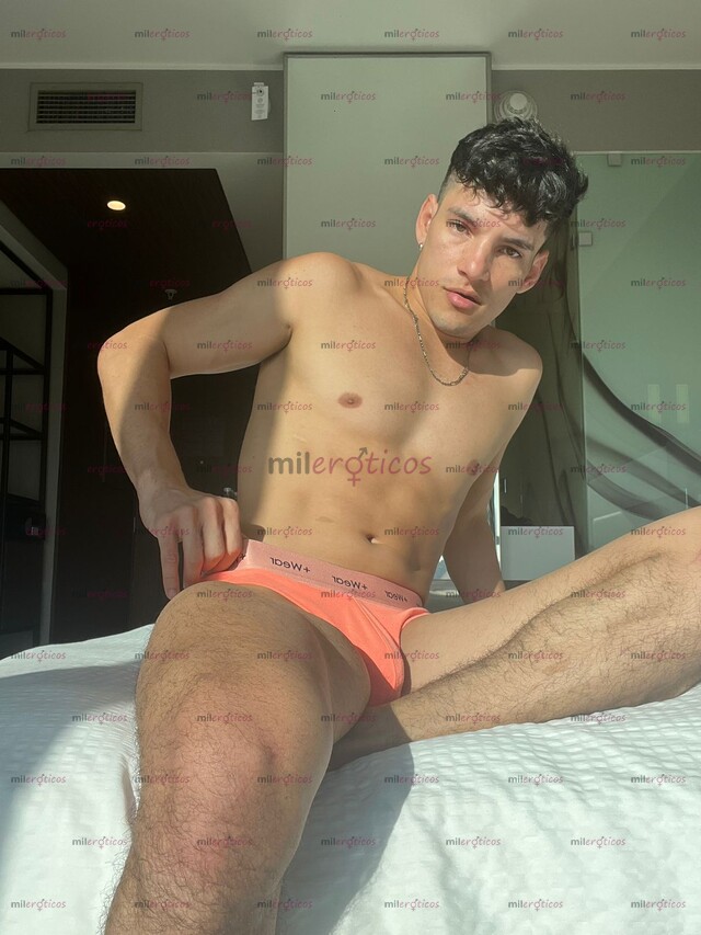 FOTOS DE LUKAS MODELO ECUATORIANO CALIENTE BUENA VERGA Y CULO