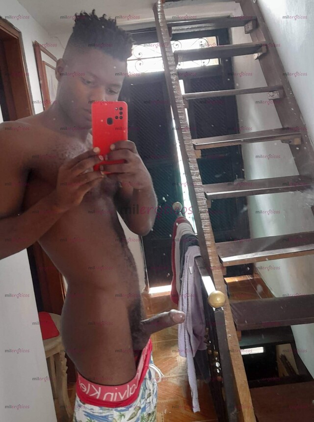 FOTOS DE NEGRO ACOMPAÑANTE SERIO VARONIL LECHERO