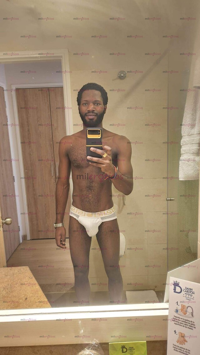 FOTOS DE NEGRO ACOMPAÑANTE SERIO VARONIL LECHERO