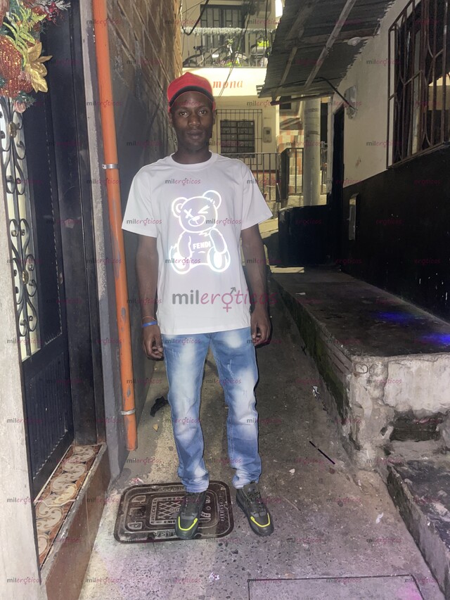 FOTOS DE NEGRO ACOMPAÑANTE SERIO VARONIL LECHERO