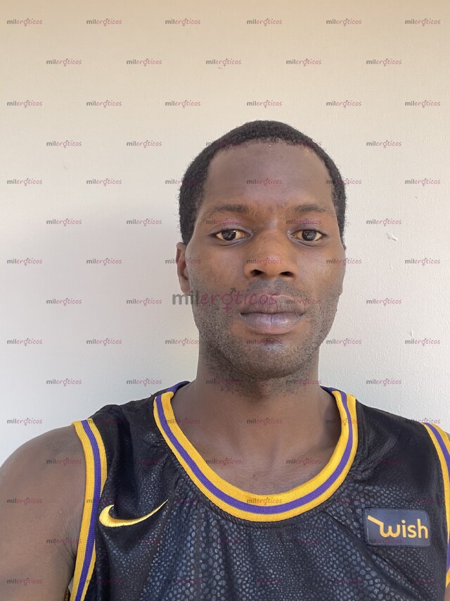 FOTOS DE NEGRO ACOMPAÑANTE SERIO VARONIL LECHERO