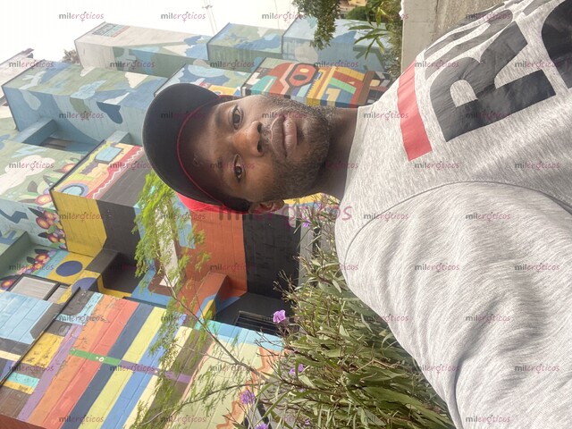 FOTOS DE NEGRO ACOMPAÑANTE SERIO VARONIL LECHERO