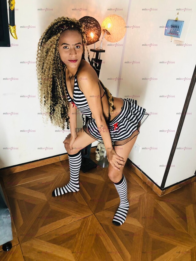 FOTOS DE HERMOSA FLAQUITA, 18 AÑITOS MUY CALIENTE Y COMPLACIENTE