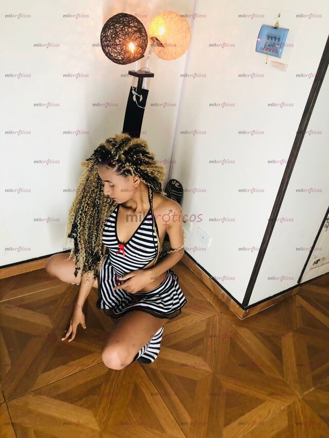 FOTOS DE HERMOSA FLAQUITA, 18 AÑITOS MUY CALIENTE Y COMPLACIENTE