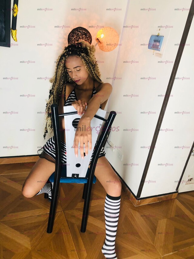 FOTOS DE HERMOSA FLAQUITA, 18 AÑITOS MUY CALIENTE Y COMPLACIENTE