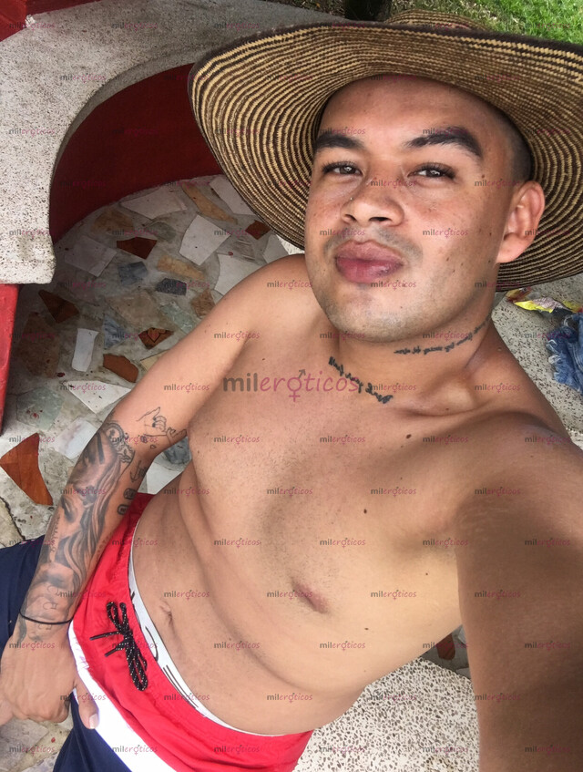 FOTOS DE MORENO SERIO RESERVADO CUENTO CON SITIO DISCRETO Y CON MÁS PARCEROS PARA PASAR