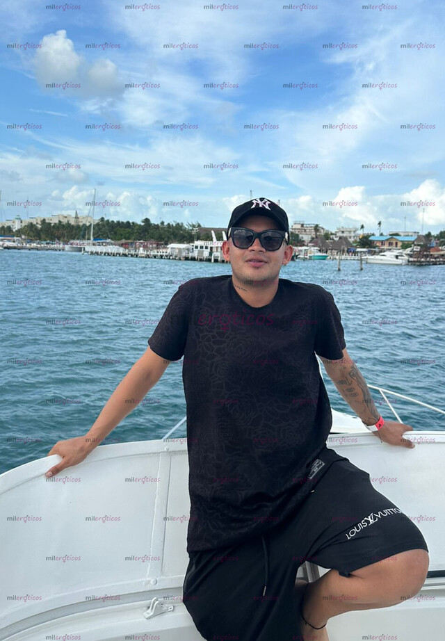 FOTOS DE MORENO SERIO RESERVADO CUENTO CON SITIO DISCRETO Y CON MÁS PARCEROS PARA PASAR