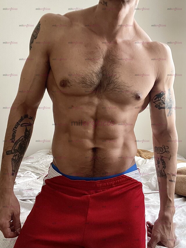 FOTOS DE MASAJISTA PROFESIONAL, EXPERTO CON LAS MANOS