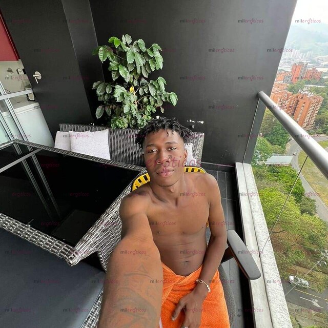 FOTOS DE HOLA, CHICO GUAPO DE BUEN CUERPO, GRAN TAMAÑO DE LA VERGA 25CM ESTATURA 1.90
