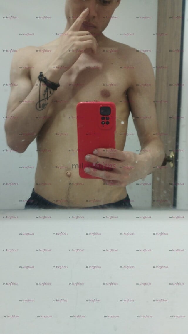 FOTOS DE JOVEN SÚPER CARIÑOSO Y SUPER DINÁMICO EN LA CAMA A TU GUSTO Y COMO TE GUSTA