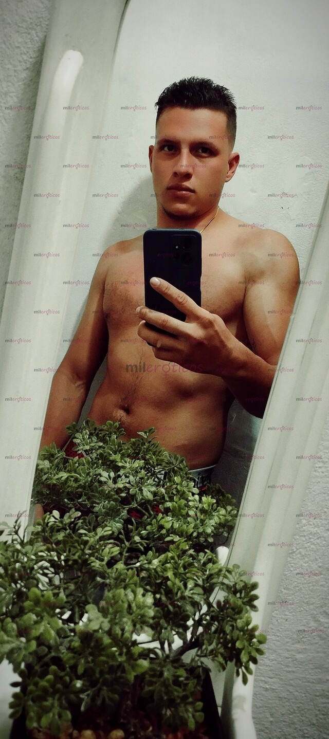 FOTOS DE SOY UN JOVEN DE CUERPO ATLÉTICO Y MUY CALIENTE DISPUESTO A TODO ME ENCANTAELSEXO