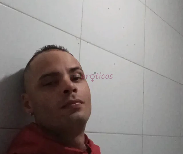 Oi tudo bem novo por aqui 23 cm 1 90 de altura olhos castanhos mel carinhoso ativo principalmente pra vcs mulheres gostosas lindas estou aqui magrinha...