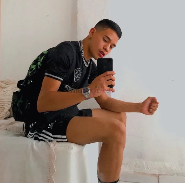 Sou novinho tenho 21 anos e versatil atendo homens mulheres ou casais tenho local porem faco deslocamento para motel hotel ou residencia fica ao seu c...