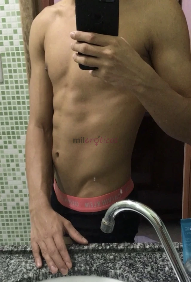Sou novinho tenho 21 anos e versatil atendo homens mulheres ou casais tenho local porem faco deslocamento para motel hotel ou residencia fica ao seu c...