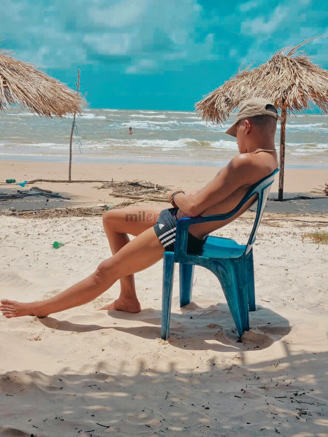Sou novinho tenho 21 anos e versatil atendo homens mulheres ou casais tenho local porem faco deslocamento para motel hotel ou residencia fica ao seu c...
