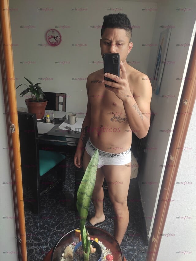 FOTOS DE CHICO VERSÁTIL COMPLACIENTE RELAJADO PARCHADO PINTOSO Y PARCHADO