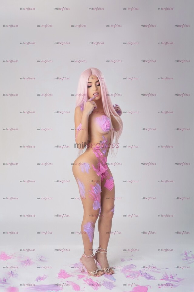 FOTOS DE UNICOS DÍAS EN TU CIUDAD . HERMOSA CHICA CON SORPRESA ENTRE LAS PIERNAS