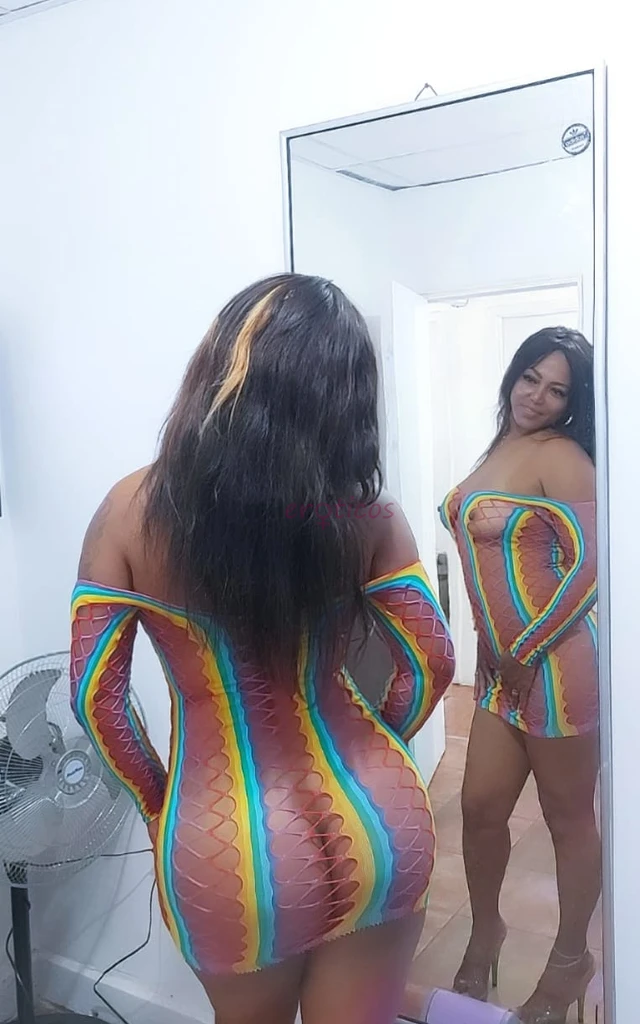 Tu perrita tragona saca leche de medidas cuerpo de modelo internacional cintura pequena culito paradito y ano estrecho y buena siente y toca todoo sin...