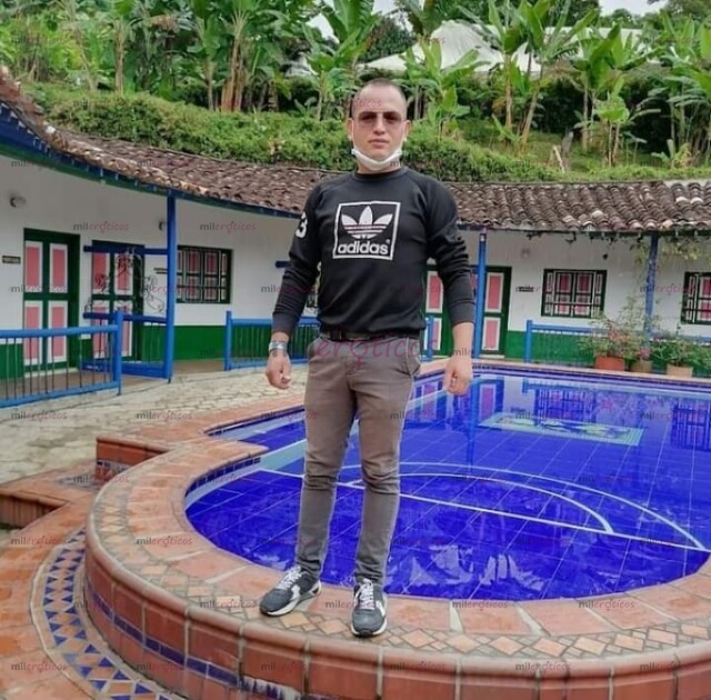 FOTOS DE HOLA, AQUI ESTA TU PAISA VERSATIL PARA ROMPER CUALQUIER ESTEROTIPOS.!!