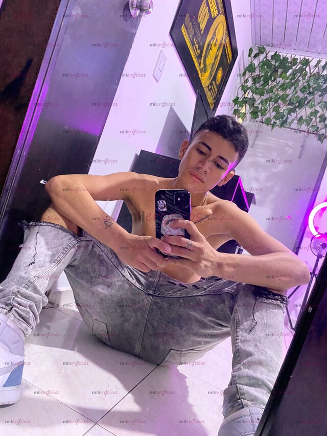 FOTOS DE ATRACTIVO POLLO !! 18 AÑOS FULL ERECCIÓN DOTADO COMPLACIENTE