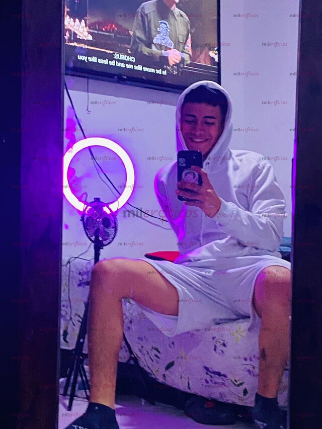 FOTOS DE ATRACTIVO POLLO !! 18 AÑOS FULL ERECCIÓN DOTADO COMPLACIENTE