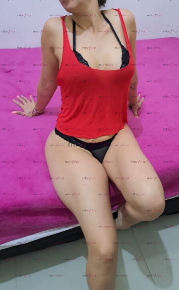 FOTOS DE LISSA 20, CON VAGINA DE LABIOS GRANDES, MUY A CHORROS, SOLO VIRTUAL