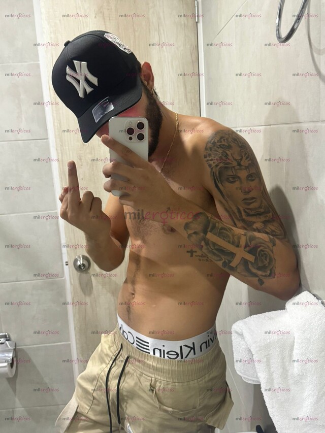 FOTOS DE GABRIEL CON MUCHAS GANAS DE COMPLACERTE TATUADO