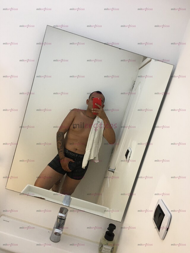 FOTOS DE MORENO SERIO COMPLACIENTE CUENTO CON APARTAMENTO PRIVADO Y CON MÁS CHICOS SERIOS