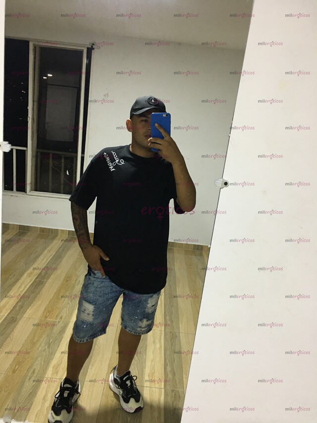 FOTOS DE MORENO SERIO COMPLACIENTE CUENTO CON APARTAMENTO PRIVADO Y CON MÁS CHICOS SERIOS