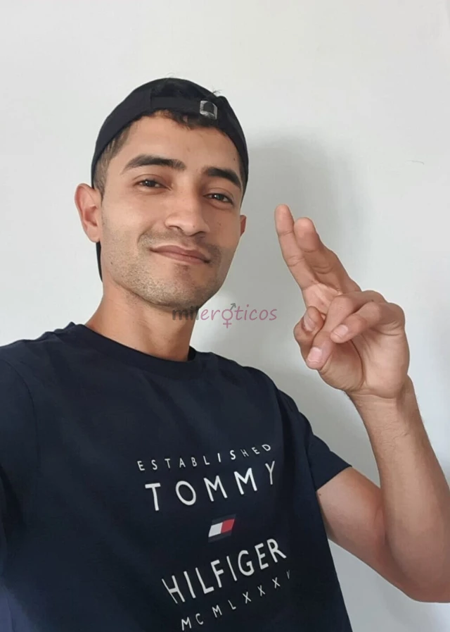 Magrinho 1 76 de altura 18 cm grosso sem local atendo no seu local ou motel ou barzinho sou bem carinhoso mas na hora da fodaa quem manda e o tesao e...