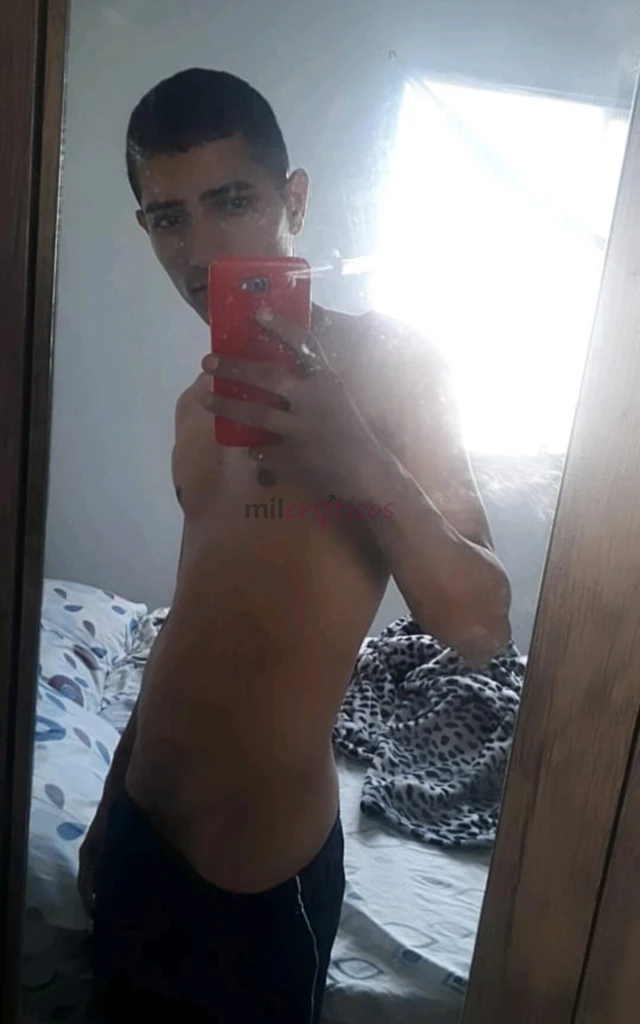 Magrinho 1 76 de altura 18 cm grosso sem local atendo no seu local ou motel ou barzinho sou bem carinhoso mas na hora da fodaa quem manda e o tesao e...