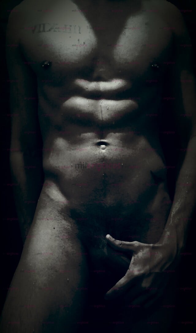 FOTOS DE CHICO SEXY DE 25 AÑOS, VERSATIL, DE GYM, TATUADO, FULL COMPLACIENTE.