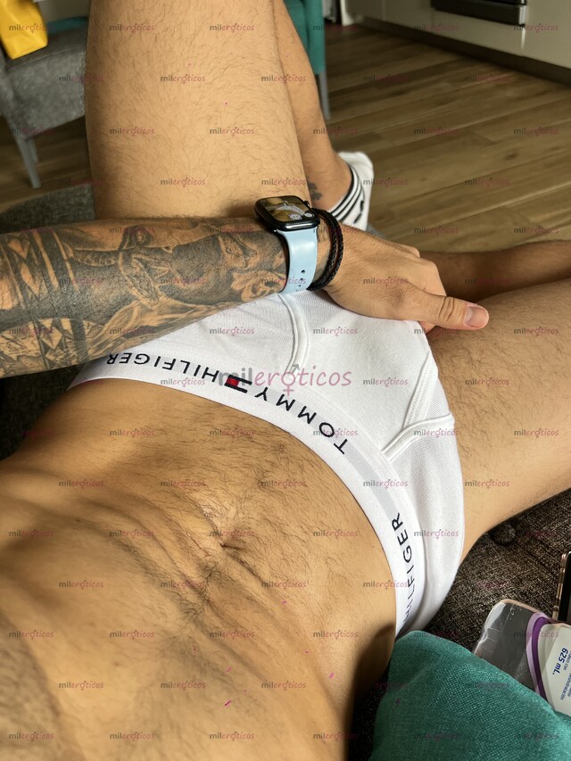 FOTOS DE JOVEN TATUADO INTER CALIENTE DISPUESTO PARA COMPLACERTE