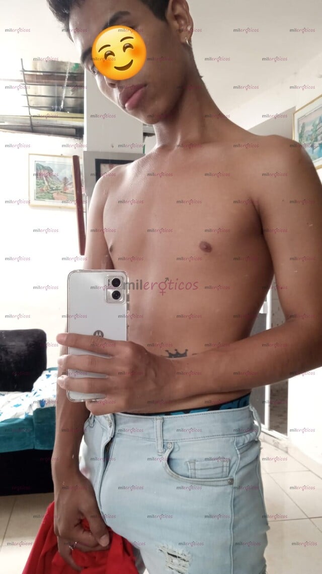 FOTOS DE HOLA.. SOY UN CHICO DE 23 AÑOS DELGADO TONIFICADO Y MUY CALIENTE