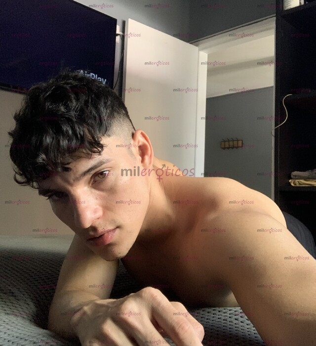 FOTOS DE LUKAS MODELO ECUATORIANO CALIENTE BUENA VERGA Y CULO