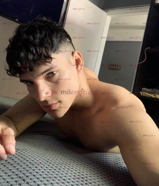 FOTOS DE LUKAS MODELO ECUATORIANO CALIENTE BUENA VERGA Y CULO