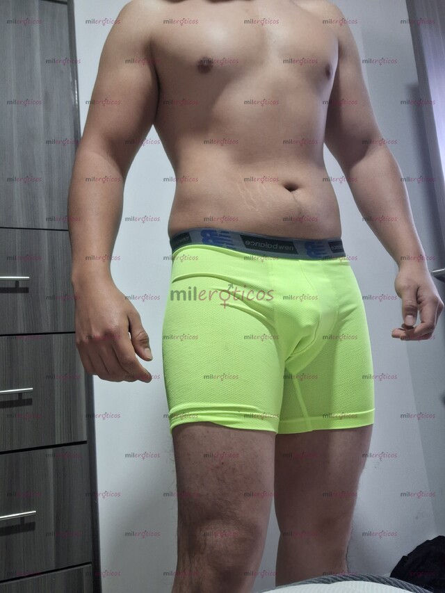 FOTOS DE JOVEN DE 24 AÑOS. CALIENTE Y COMPLACIENTE