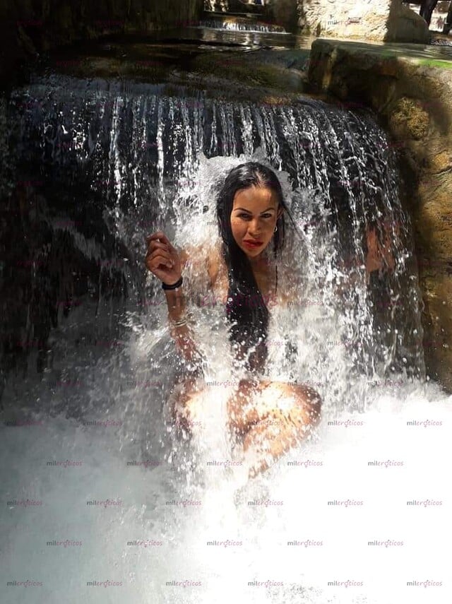 FOTOS DE DISFRUTA . DEL TERCER SEXO . UNA TRANS BIEN DOTADA ACTIBA