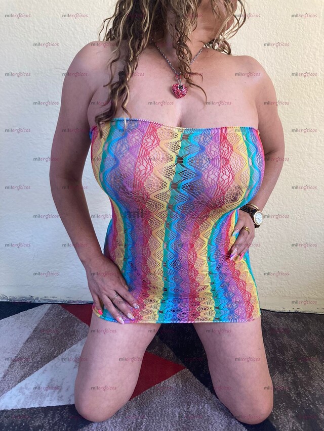 FOTOS DE HERMOSA Y SEXY MILF, TETONA, ARDIENTE Y MUY COMPLACIENTE