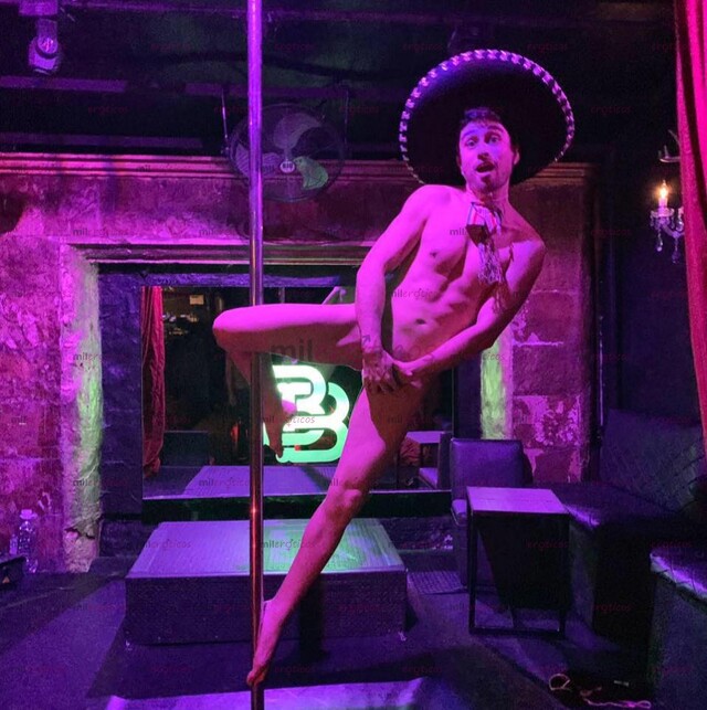 FOTOS DE SIÉNTEME DESNUDO Y ERECTO SOBRE TI, MIENTRAS TE RELAJAS EN UN RICO MASAJE