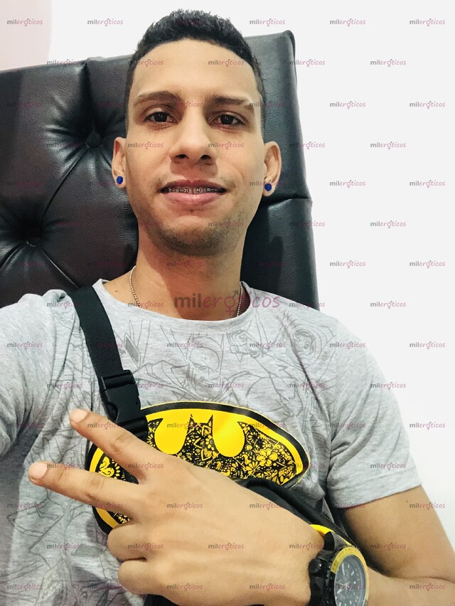 FOTOS DE UN CHICO MALO ASEADO LISTO PARA PENETRAR ESOS CULOS Y VAGINAS TODAS SUS FANTASIS