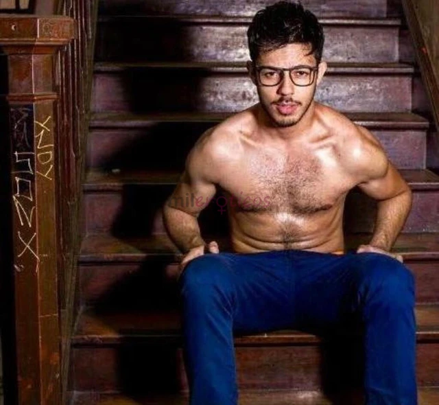 Disponivel para viagens em todo lugar do brasil diaria ou pernoite pecam seu orcamentovendo videos via pix ou webcamme chamemprofissional liberal alto...