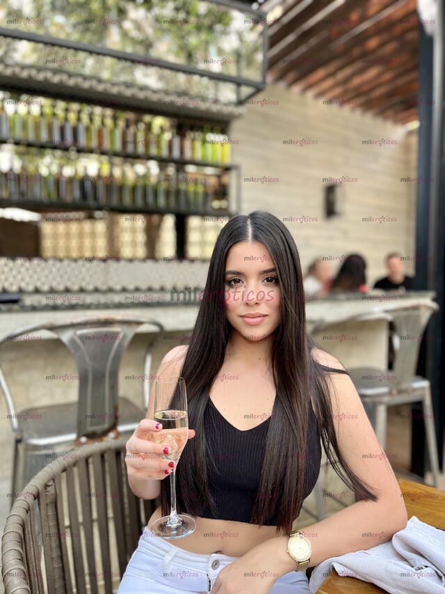 FOTOS DE DANIELA MUÑECA 21 AÑOS CUBANA HERMOSA , CUERPO DE ESCÁNDALO !