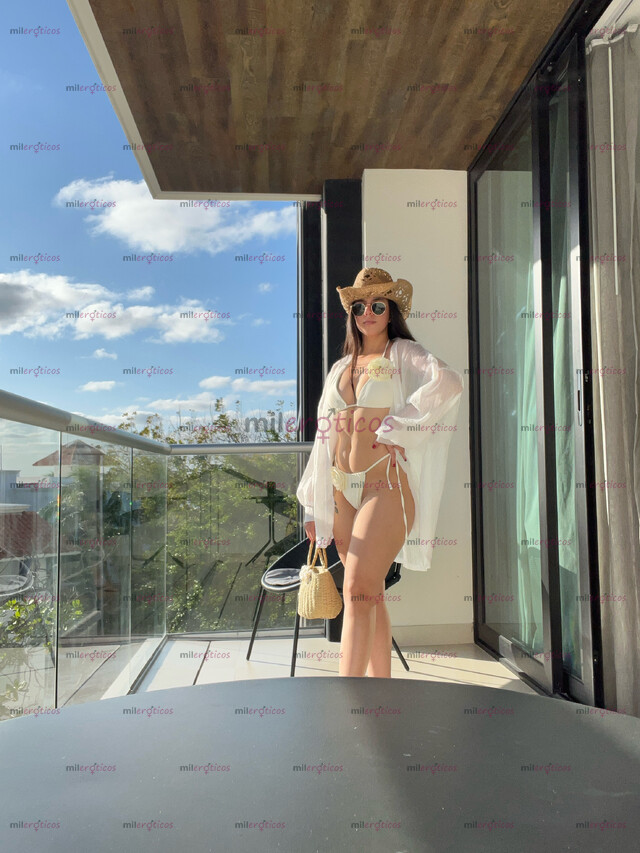 FOTOS DE DANIELA MUÑECA 21 AÑOS CUBANA HERMOSA , CUERPO DE ESCÁNDALO !