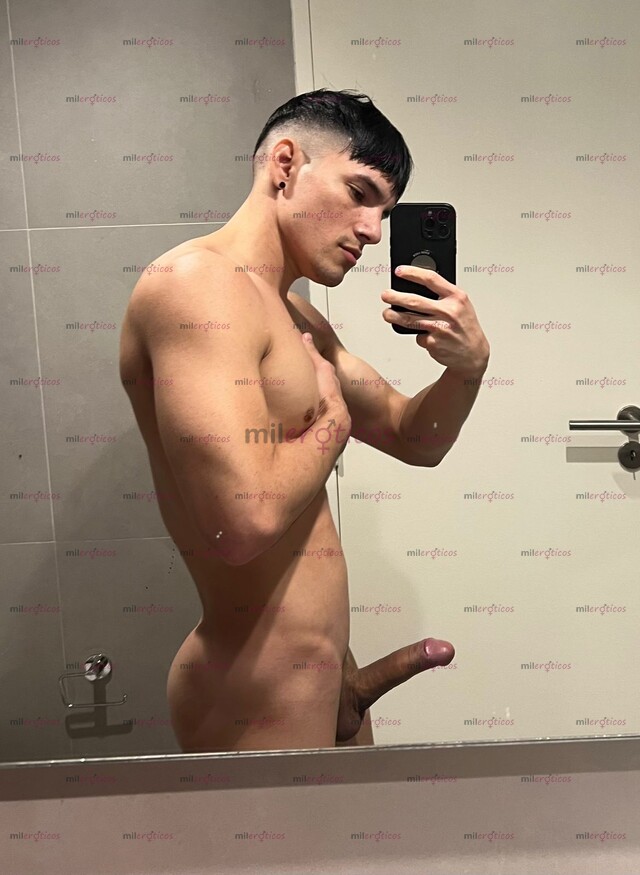 FOTOS DE LUKAS MODELO ECUATORIANO CALIENTE BUENA VERGA Y CULO