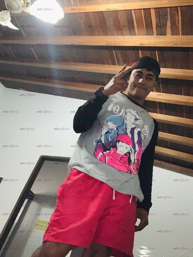 FOTOS DE PROMO DE DIA 100K SOY MAIKOL UN POLLO DE 20 AÑOS ACTIVO 100%