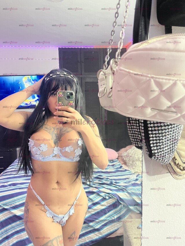 FOTOS DE PROMOCIÓN JOVENCITA CON UN RICO CARAMELO PARA CUMPLIR TUS FANTASÍAS