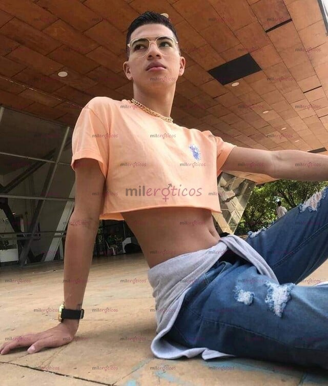 FOTOS DE POLLO SEXY CALIENTE DISPUESTO A HACERTE PASAR UN BUEN RATO