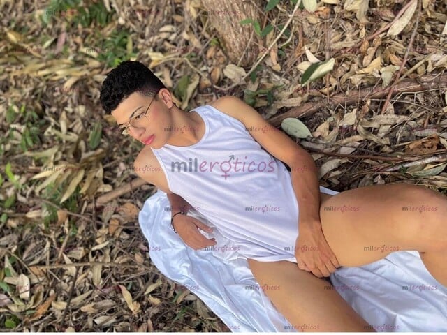 FOTOS DE POLLO SEXY CALIENTE DISPUESTO A HACERTE PASAR UN BUEN RATO