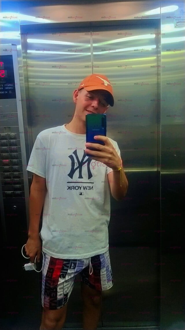 FOTOS DE JOVEN 22 AÑOS , DELGADO VERSÁTIL BUENA VERGA 20CM Y BUEN CULO